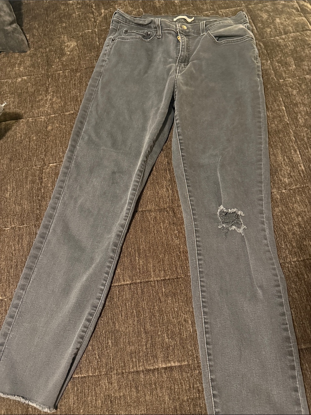 Levi's Women's Charcoal Gray Straight-Leg Jeans with Distressed Knee